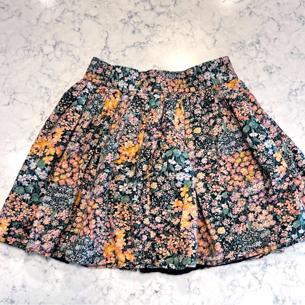 American Eagle Outfitters Floral Mini Skirt (size XS)